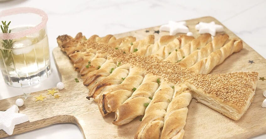 Árbol de Navidad con hojaldre con salmón ahumado y queso crema: receta ideal para un aperitivo