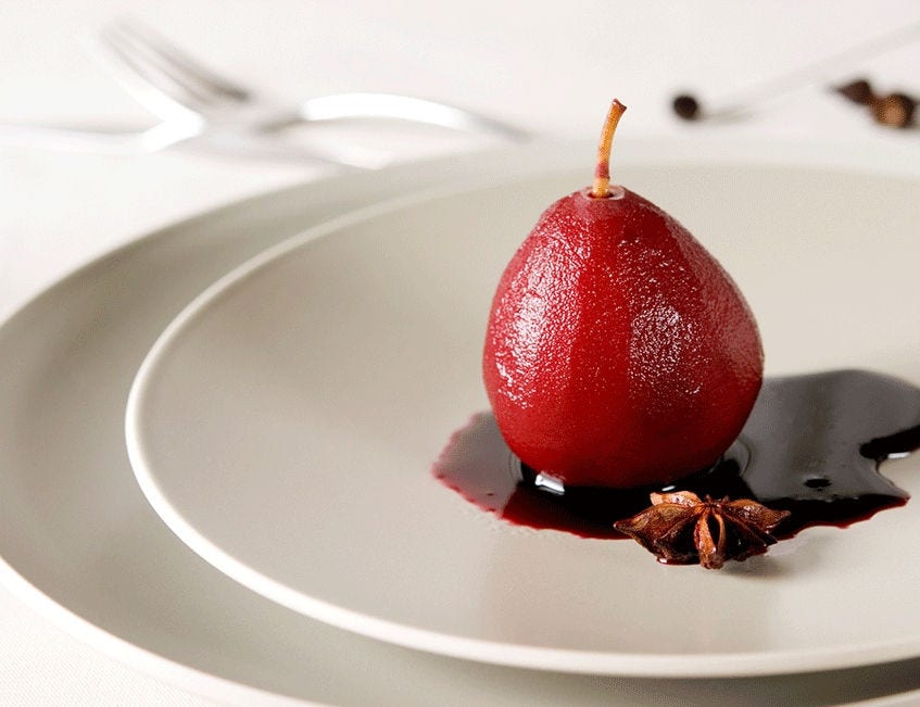 Peras en vino tinto y especias: un postre refinado