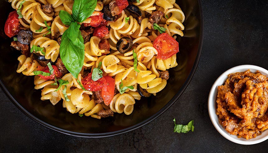 Salsa de berenjena con yogur griego y pesto rojo