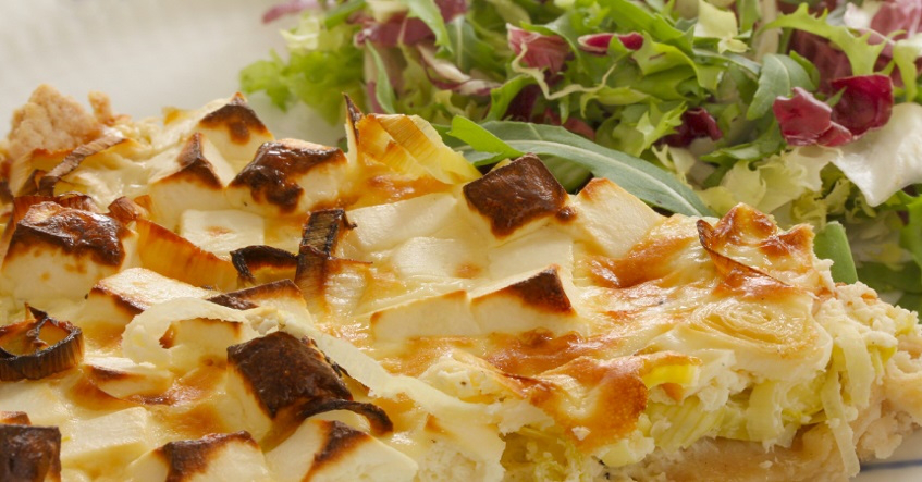 Tarta salada de endivias caramelizadas con queso curado