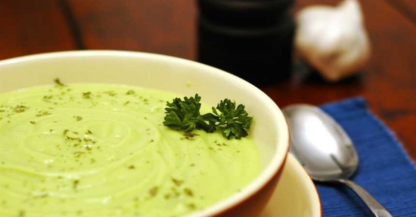 Sopa de aguacate cremosa y sabrosa