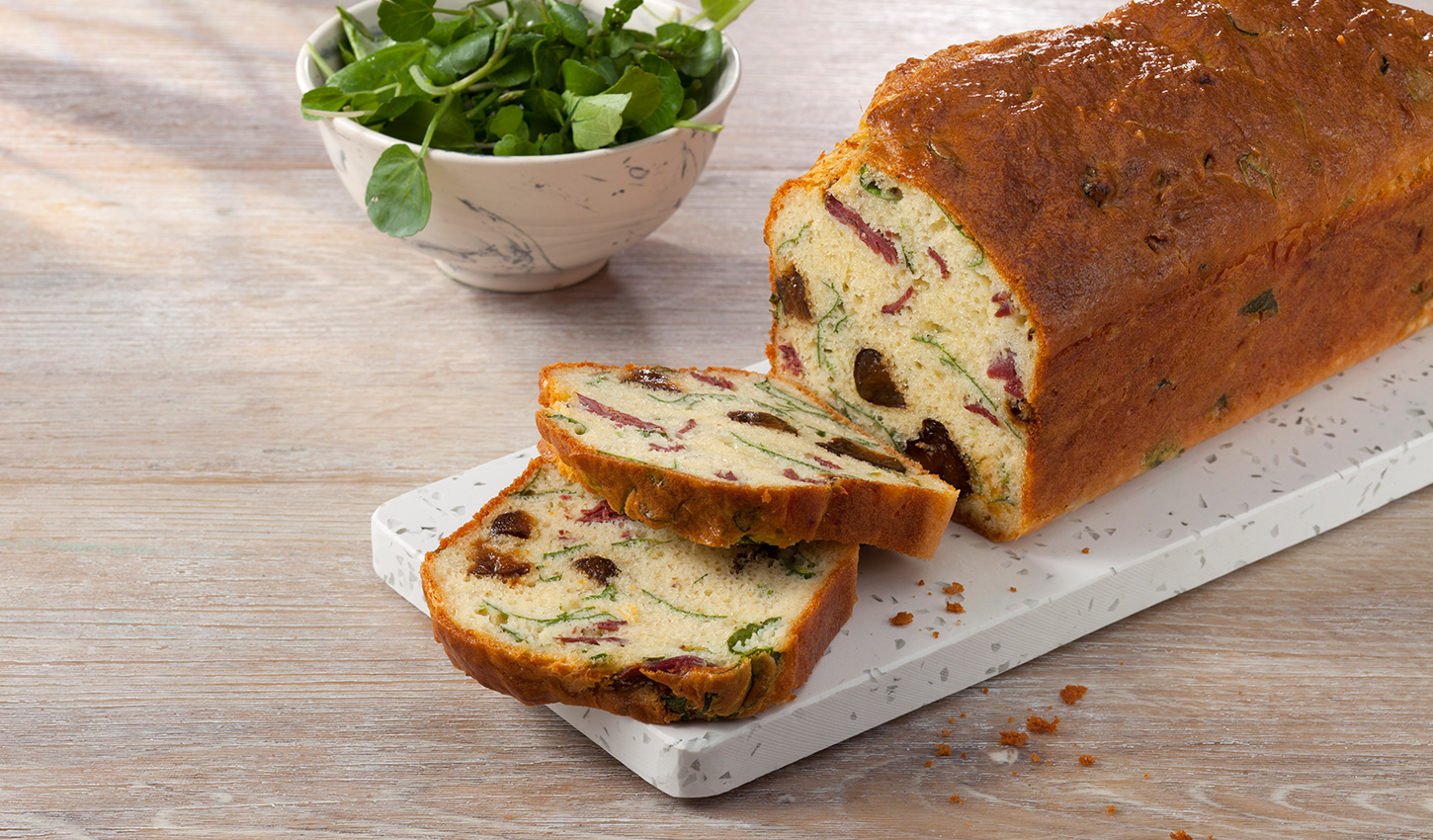 Pastel salado de ciruelas pasas