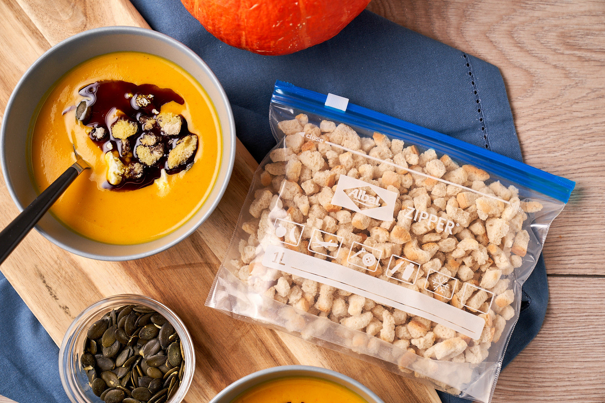 Chips de verduras al horno y crema de boniato