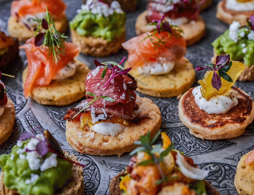 Canapés chics y festivos: ideas gourmet para el aperitivo