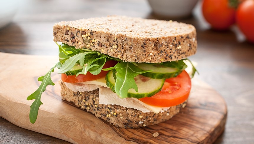 Alimentos siempre frescos con las Bolsas para bocadillos con solapa de Albal®.