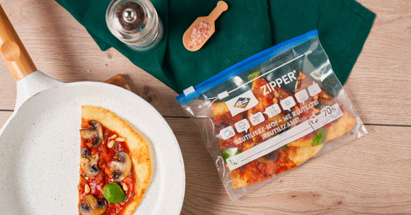 Conserva los trozos de pizza sobrantes frescos en una bolsa Multiusos Zipper de Albal®