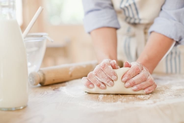 Colocar el papel de horno para que no se mueva