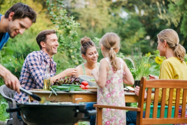 Lleva tus alimentos frescos a un picnic con las Bolsas Conservación con solapa Albal®