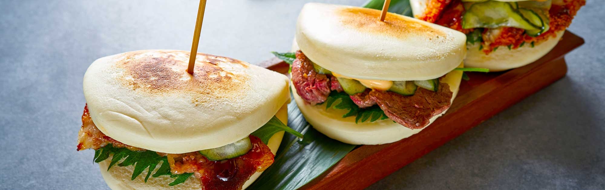 Pan bao con panceta de cerdo y salsa hoisin