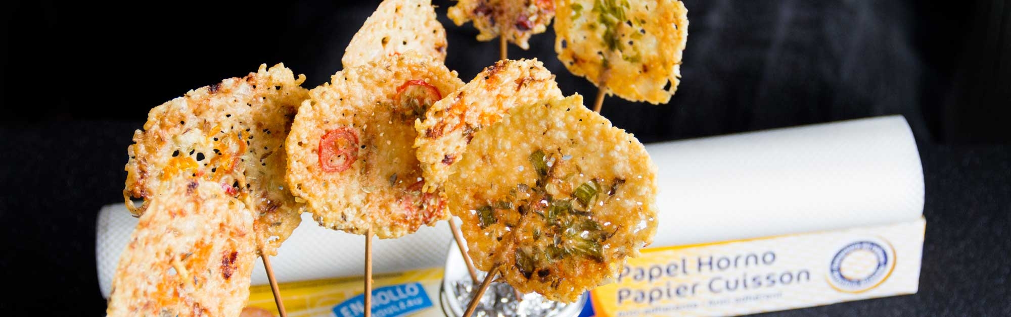 Piruletas de parmesano con verduritas