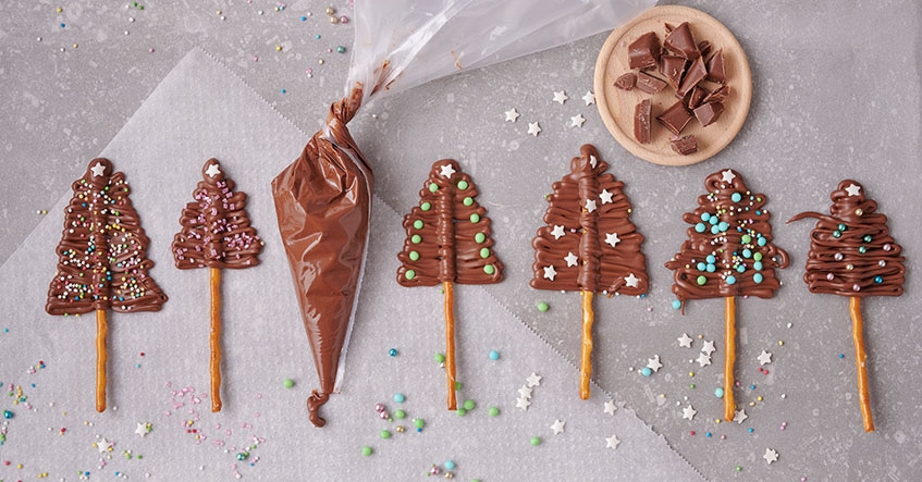 Receta Albal® Árbol de Navidad de chocolate en la mano y en papel de horno Albal®